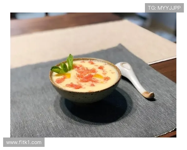 崔家溪训练完回家路上还在啃鸡胸肉，这自律谁顶得住啊