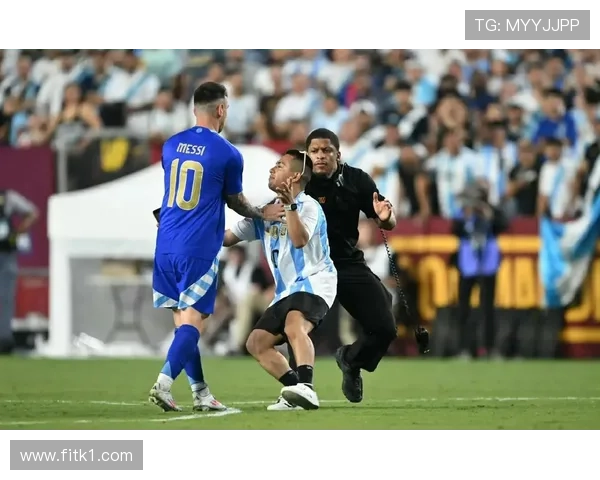 梅西球场外的豪宅装修，比明星还细节，普通人真想不到他私底下啥样