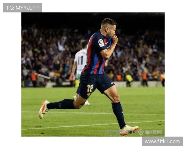 皮克与阿尔巴在高位推进下形成分散防守结构