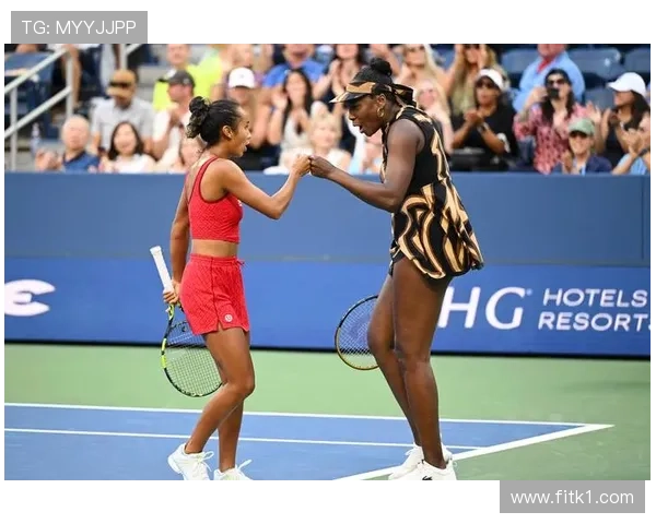 维纳斯·威廉姆斯在家练球的地板是纯手工橡木，还带温控