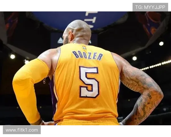 德克无球跑位拉开空间，替代背打改变得分结构